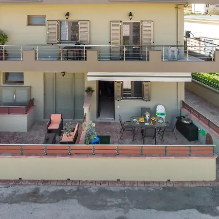 Appartement Elegant By The With Comforts